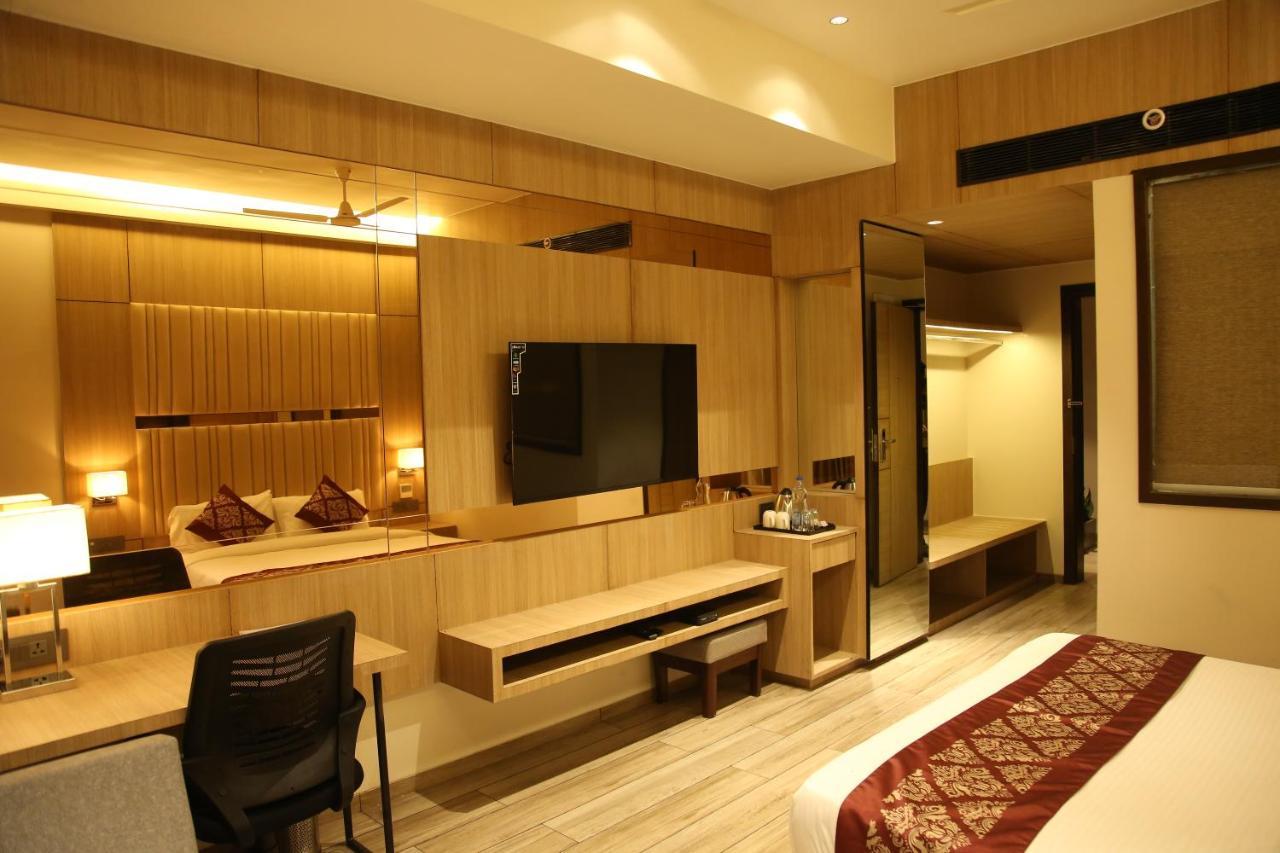 Nrich Skyotel Navsari Extérieur photo