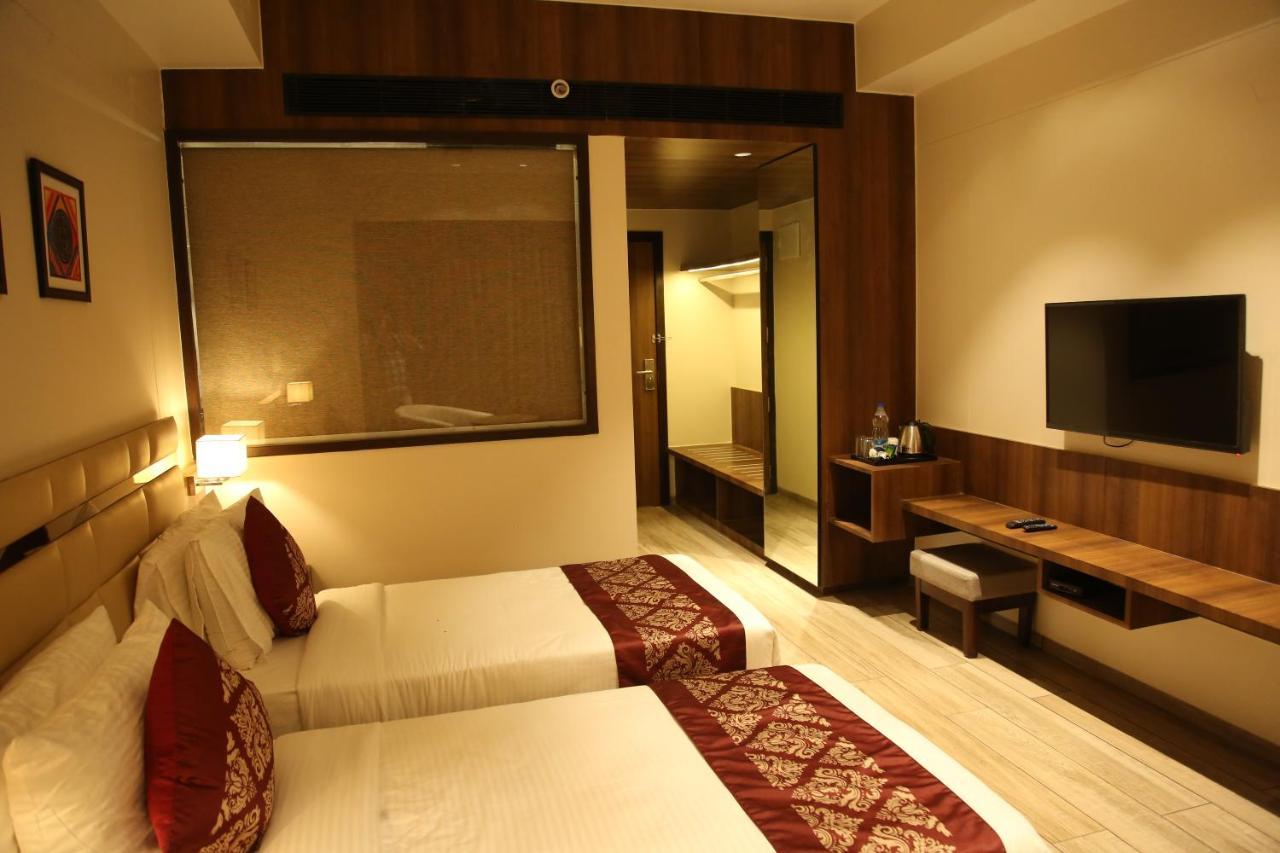 Nrich Skyotel Navsari Extérieur photo