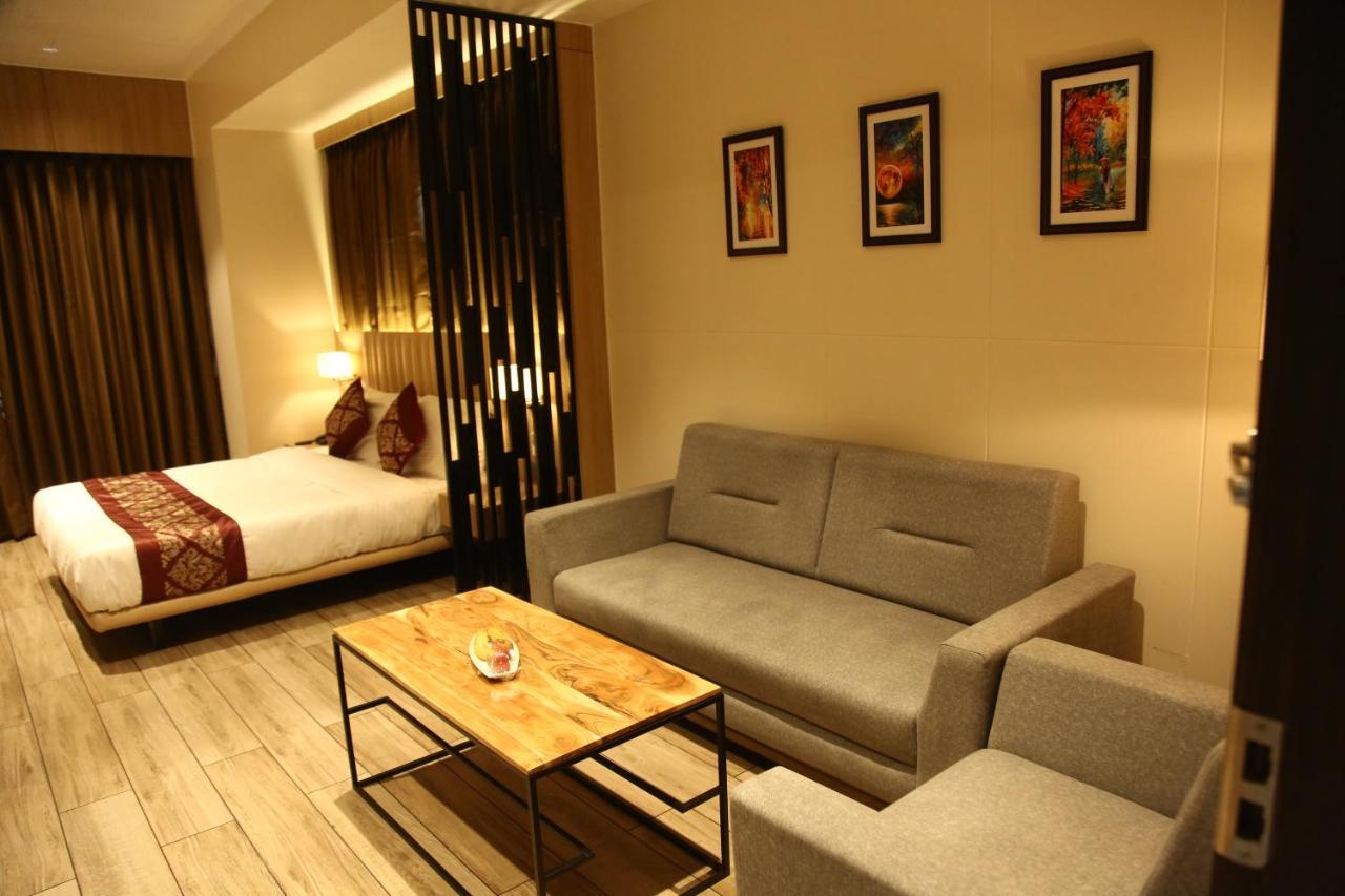 Nrich Skyotel Navsari Extérieur photo