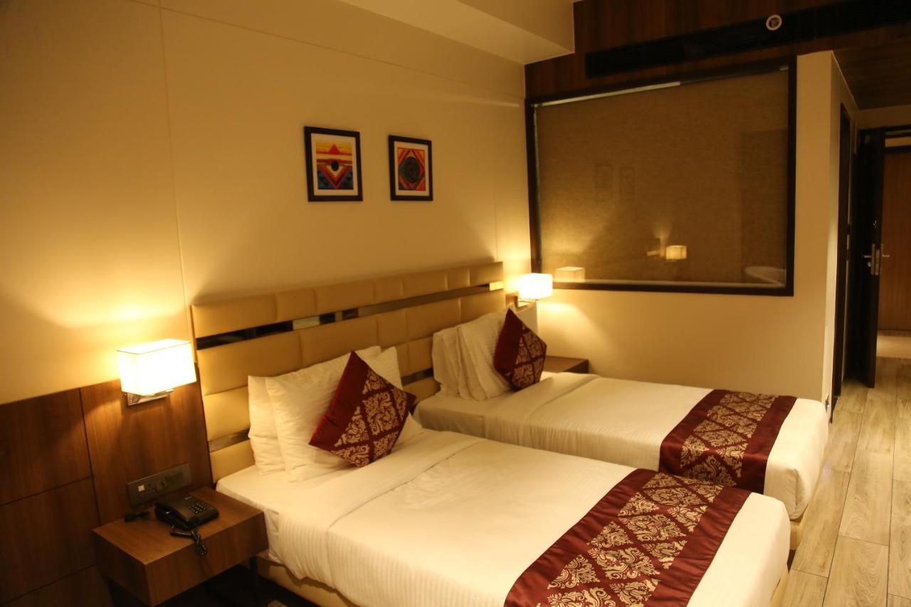 Nrich Skyotel Navsari Extérieur photo