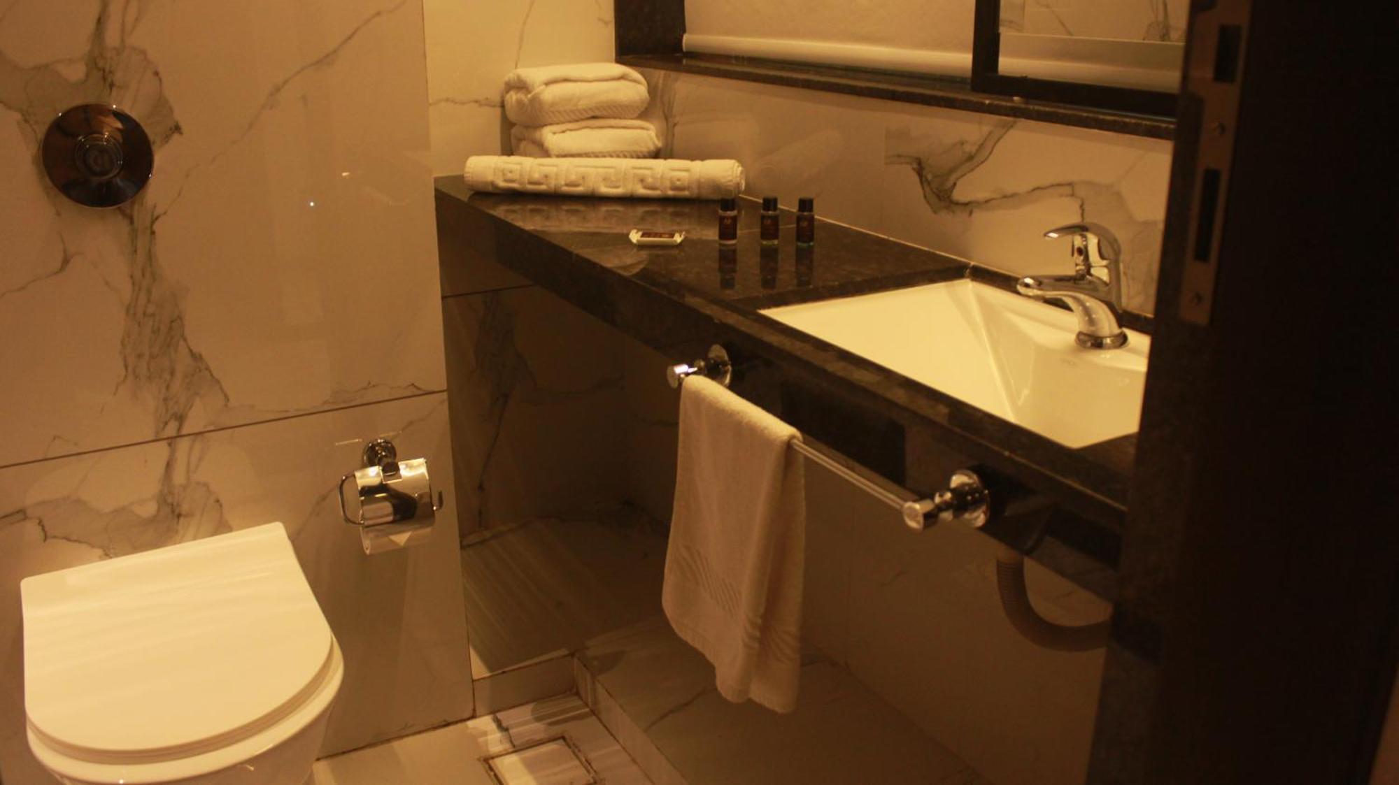 Nrich Skyotel Navsari Extérieur photo